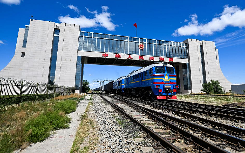 习近平会见白俄罗斯总统卢卡申科