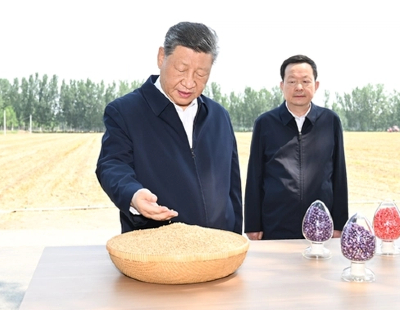 上海爷叔现身被大量股民围观