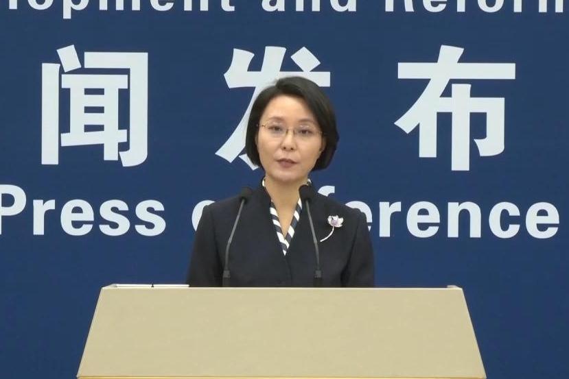 解放军歼击机轰炸机跨海峡奔袭迫近台岛