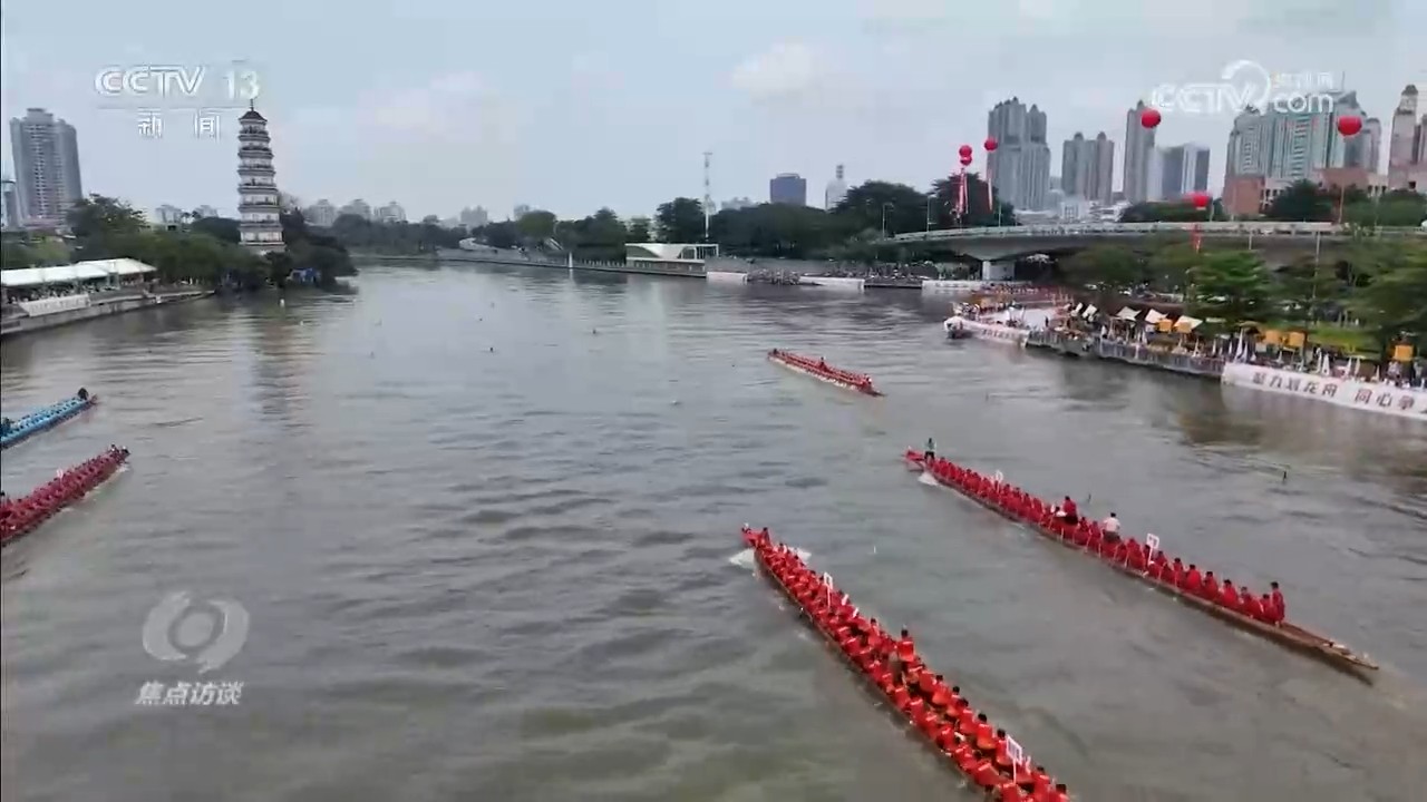 习近平等为受表彰的全国“两优一先”代表颁奖