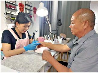 贵州王乃山发生山火燃烧猛烈